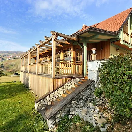 Villa Les With Hot Tub & Sauna