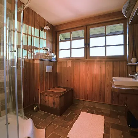 Les With Hot Tub & Sauna * Brezice
