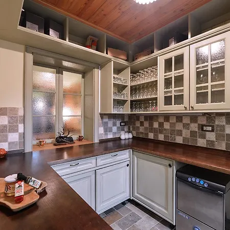 Villa Les With Hot Tub & Sauna