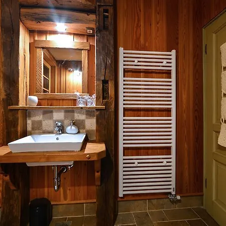 Villa Les With Hot Tub & Sauna