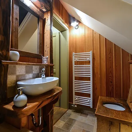 Les With Hot Tub & Sauna Villa