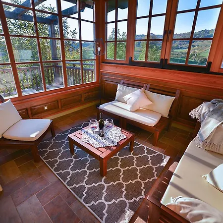Villa Les With Hot Tub & Sauna