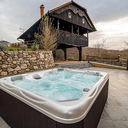 Les With Hot Tub & Sauna * Brezice