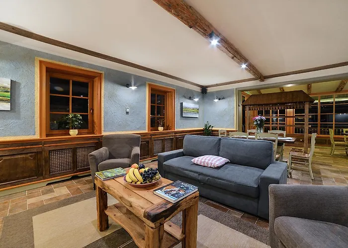 Les With Hot Tub & Sauna ヴィラ