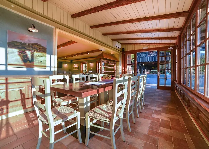 فيلة Les With Hot Tub & Sauna