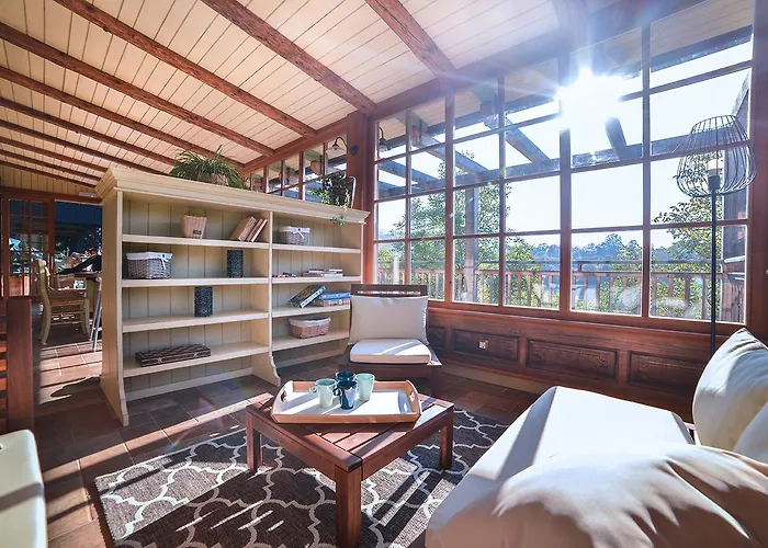 Les With Hot Tub & Sauna