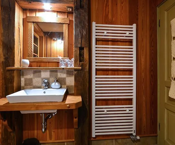 ヴィラ Les With Hot Tub & Sauna