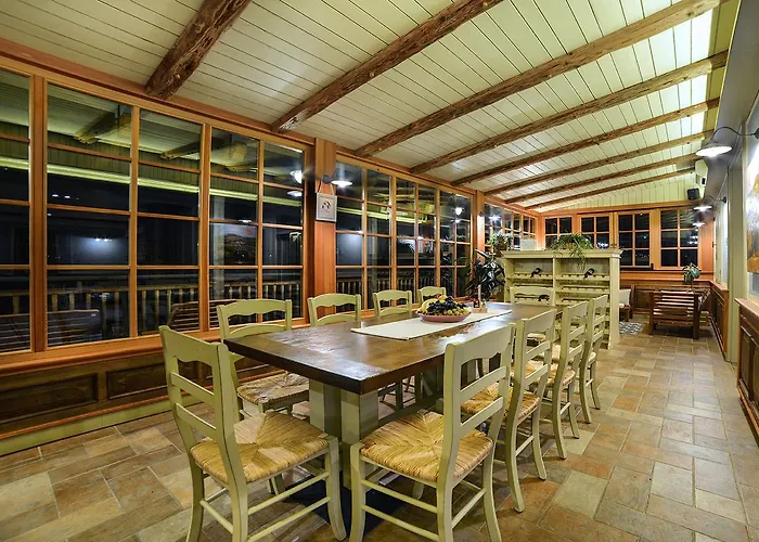 Les With Hot Tub & Sauna ヴィラ