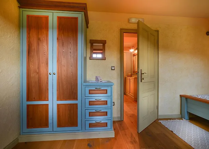 فيلة Les With Hot Tub & Sauna Brežice