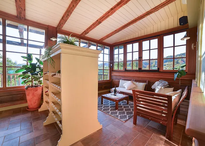 فيلة Les With Hot Tub & Sauna *