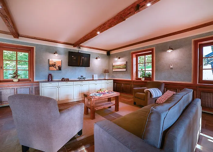 فيلة Les With Hot Tub & Sauna Brežice