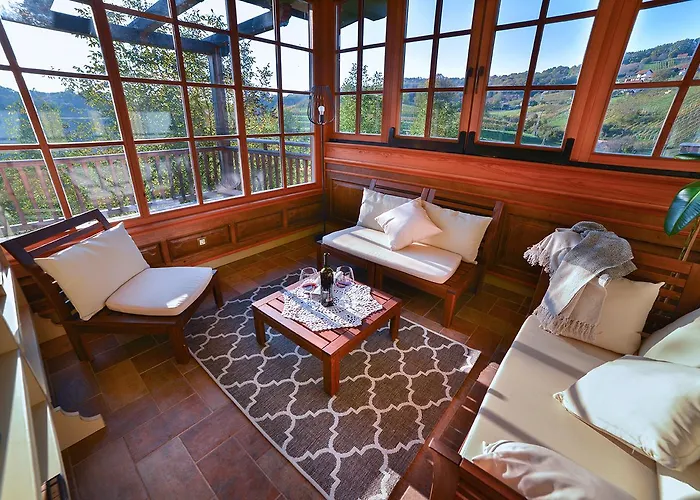 فيلة Les With Hot Tub & Sauna