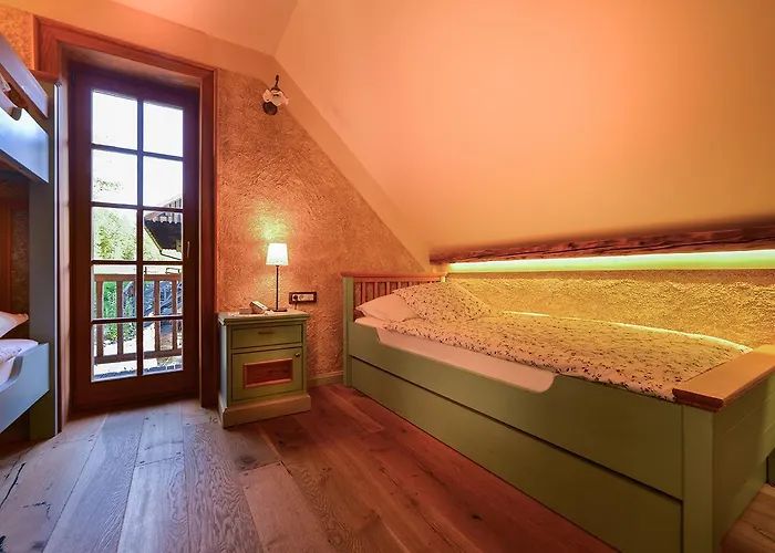 Les With Hot Tub & Sauna *