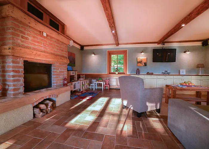 فيلة Les With Hot Tub & Sauna Brežice